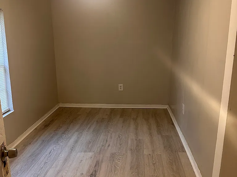 1019 Hill Ave — Photo 6