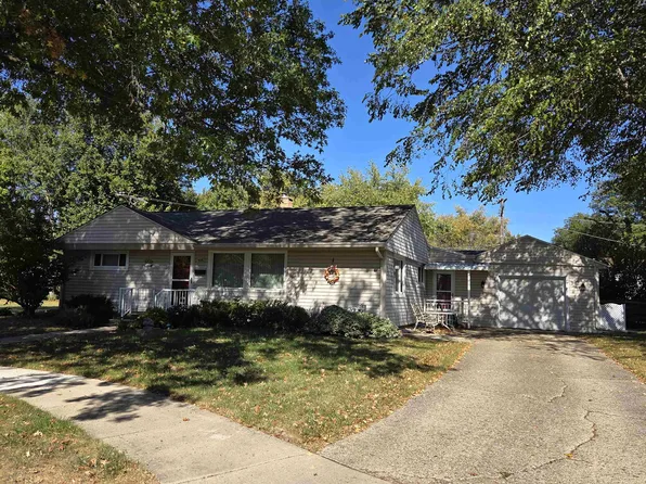 106 Oriole Cir, Rockford, IL 61107