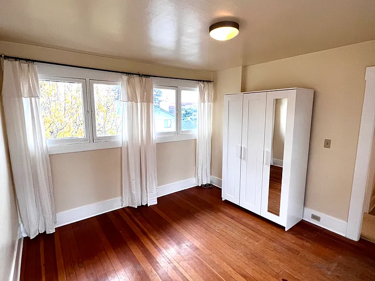 4028 Woodland Park Ave N #B — Photo 11