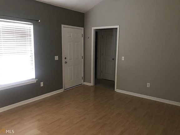 5th image of 104 Sandalwood Cir