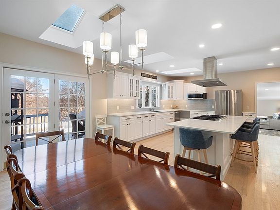 4th image of 510 Merrimac St #510