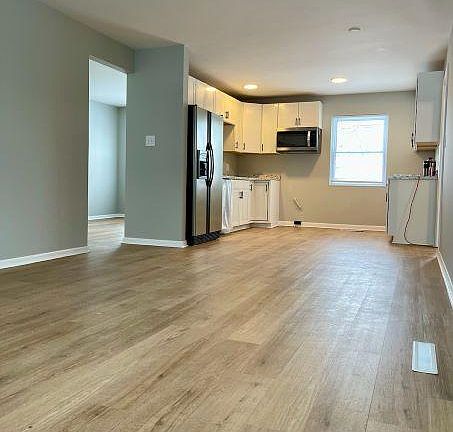 2nd image of 2897 Woodgrove Dr