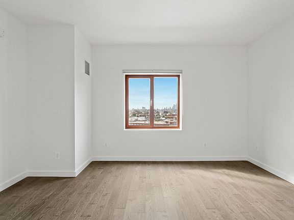 5th image of 11-39 49th Ave #528