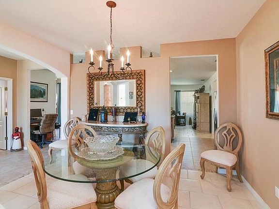 3rd image of 3007 Camino Real Dr S