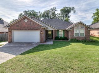 1714 Kings Rd, Edmond, OK 73013
