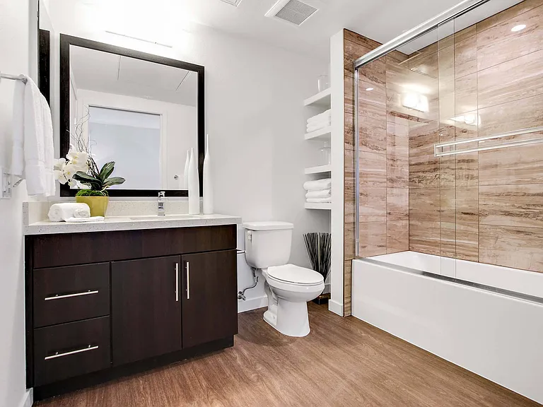 The Metropolitan at Larchmont Village — Photo 18