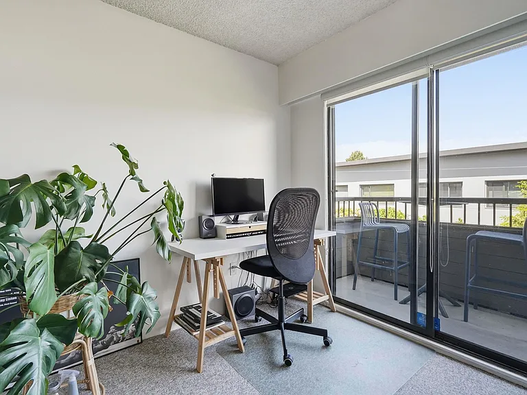 2475 York Ave #305 — Photo 3