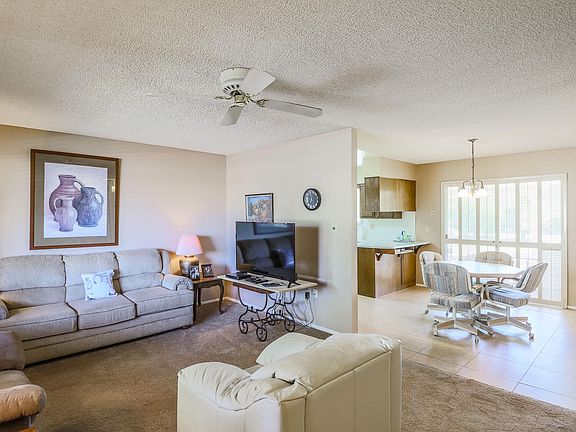 3rd image of 10516 W Saratoga Cir