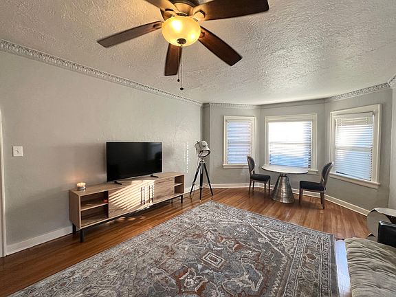 4th image of 4506 Broadway #2S