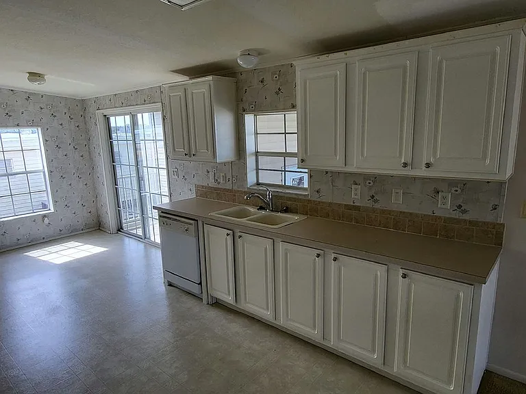 182 Oleander St #182 — Photo 5
