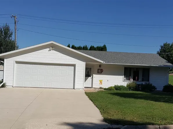 109 Hollywood Blvd, West Union, IA 52175