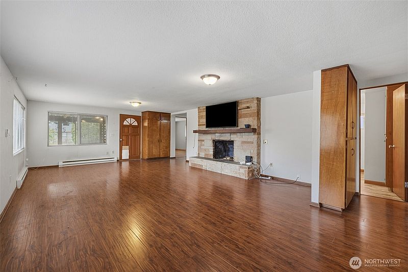 3rd image of 702 E 51st Street