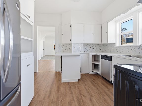 4th image of 107 W Main St