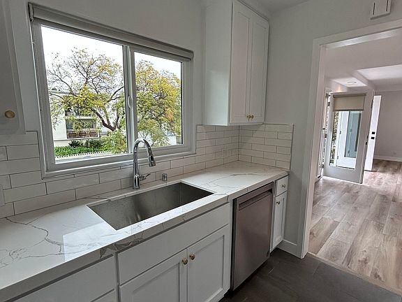 2nd image of 1315 N Poinsettia Pl APT 5