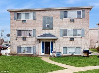 10360 Michael Todd Ter #GS, Glenview, IL 60025