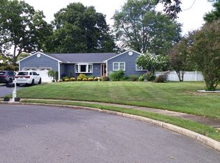 12 Princess Ln, Eatontown, NJ 07724