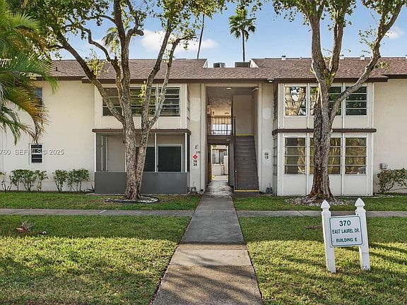 4th image of 370 E Laurel Dr APT 6E