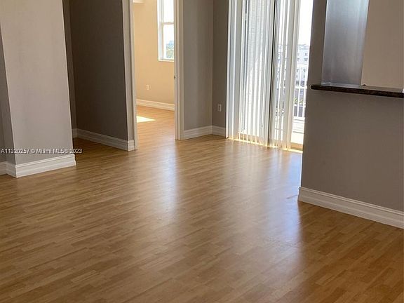 4th image of 1 Glen Royal Pkwy APT 1007