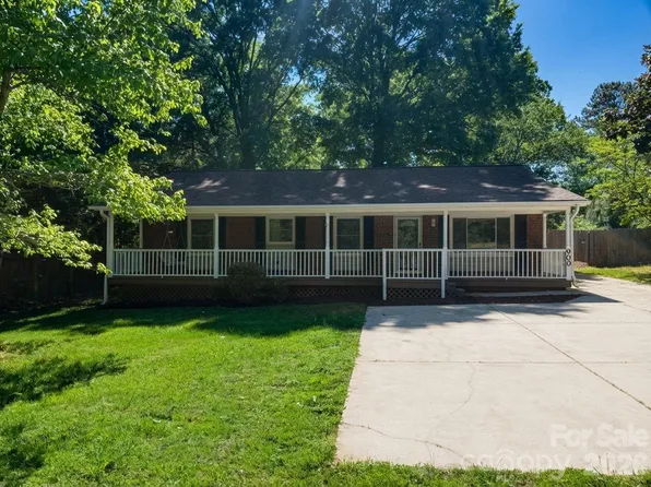 900 E John St, Matthews, NC 28105