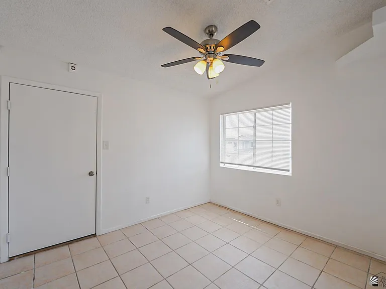 604 E Yucca St — Photo 12