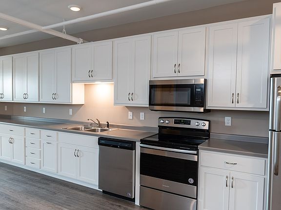 5th image of 24 College Ave N #815