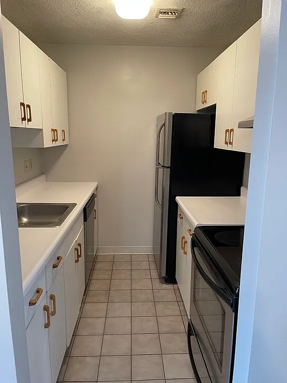 2 bed, 600 sqft, $2,000 — Photo 3