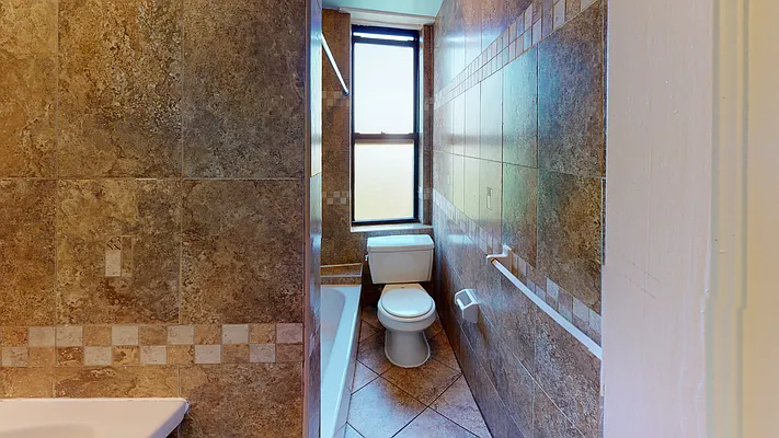 Rented by Revona Properties | media 4