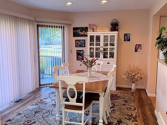5th image of 90 Running Brook Ln
