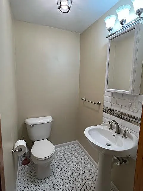 136 S Iowa Avenue — Photo 4