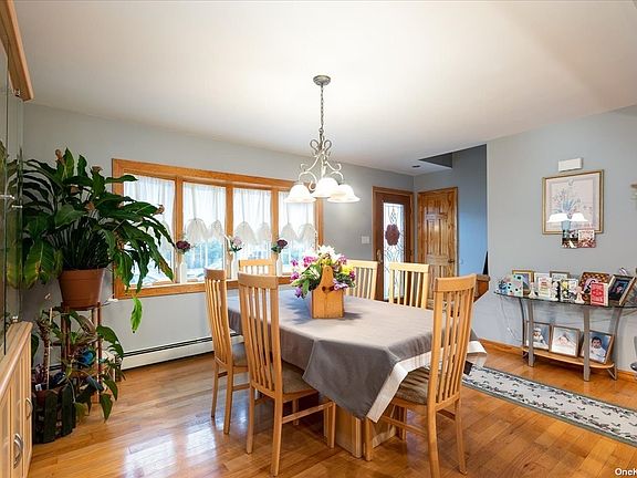 3rd image of 282 Tennis Ct