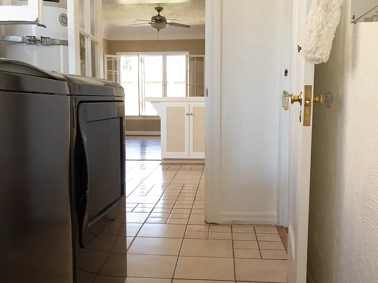 1105 S Cloverdale Ave — Photo 12