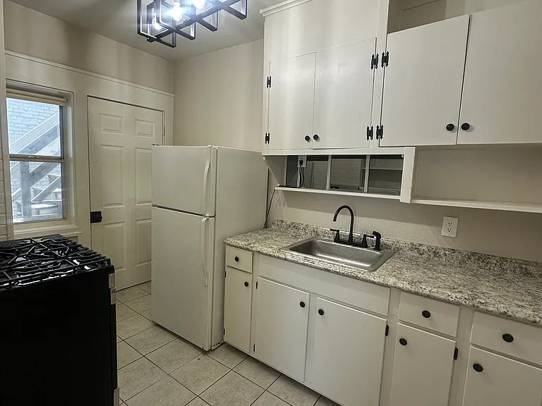 324 W 13th St #1 — Photo 8