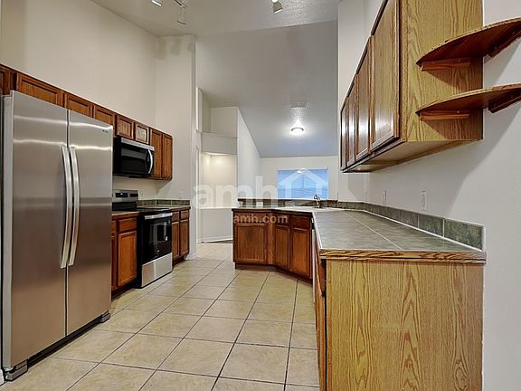 3rd image of 197 Thornbury Dr