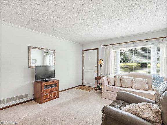 5th image of 683 Taylor Ave