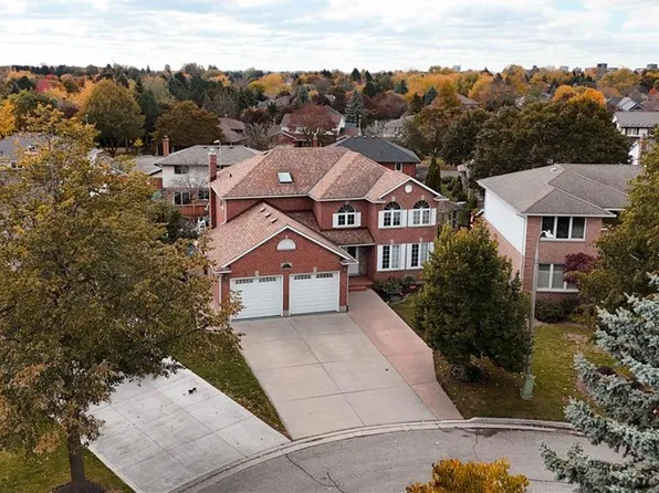 47 Burnt Ember Ct, Kitchener, ON N2A 3X3