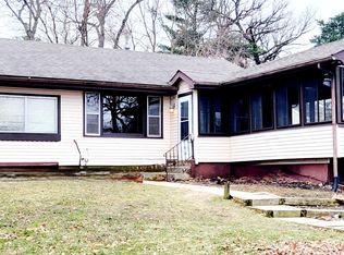 301 Nippersink Dr, McHenry, IL 60050