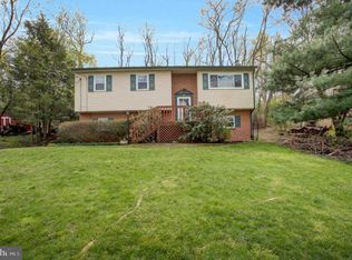 27 Scout Ln, Hummelstown, PA 17036