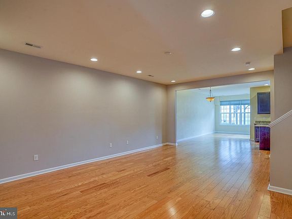 3rd image of 263 Wilmore Dr