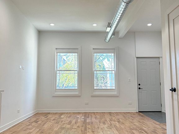 5th image of 3017 N Oakley Ave Unit 2