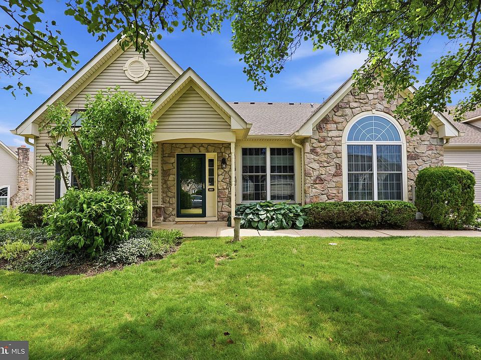 1st image of 307 Starflower Ln