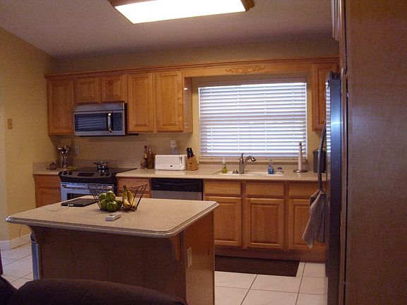 2nd image of 320 SW 187th Ave
