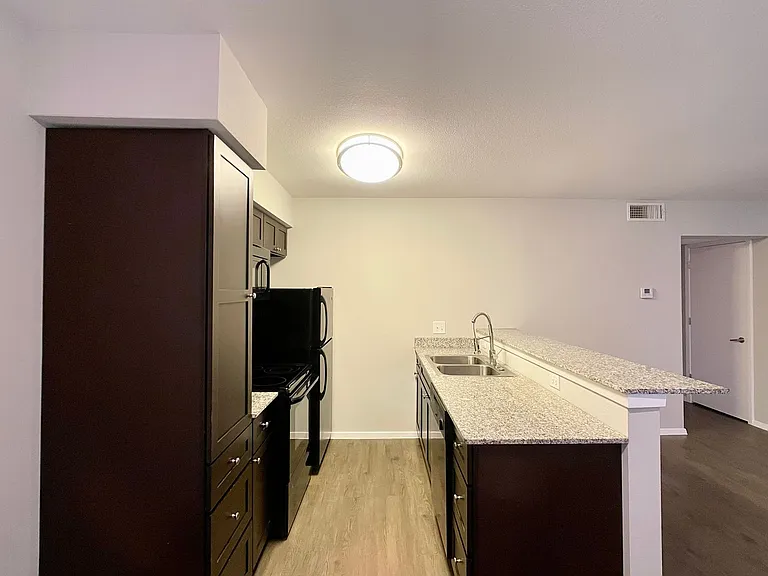 910 Duncan Ln #17 — Photo 6
