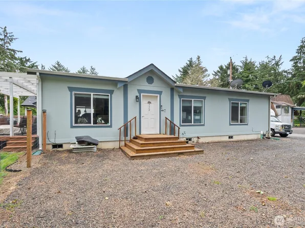 372 Eridani Loop SE, Ocean Shores, WA 98569