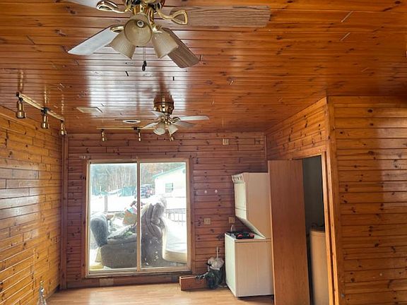 2nd image of 103 W Cherry Creek Rd