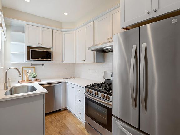 4th image of 3037 Van Ness Ave #2