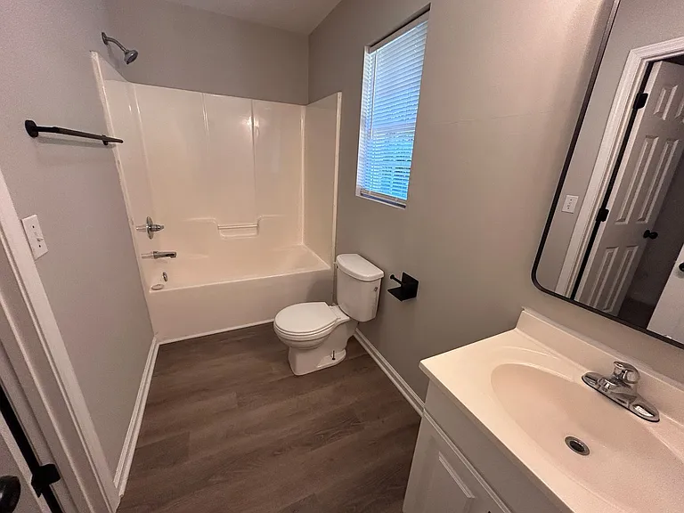 2318 Purdy Ave — Photo 27