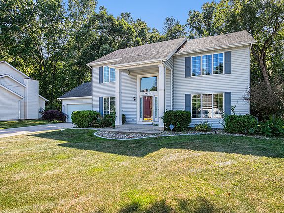 3rd image of 54583 White Tail Dr
