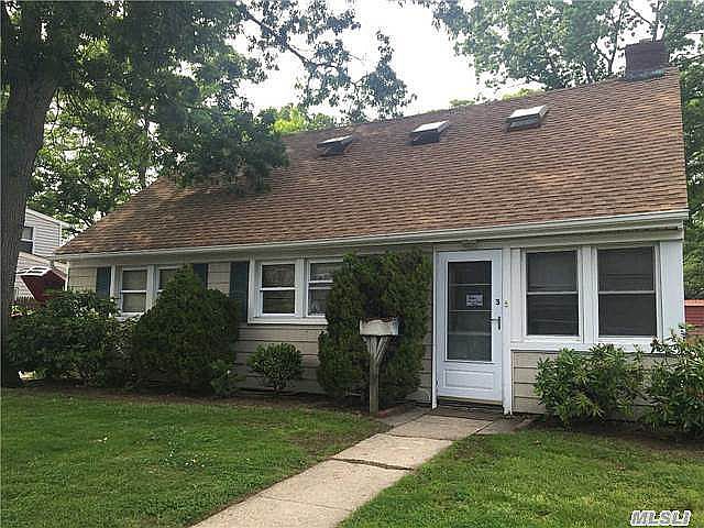 1st image of 3 Copiague Pl