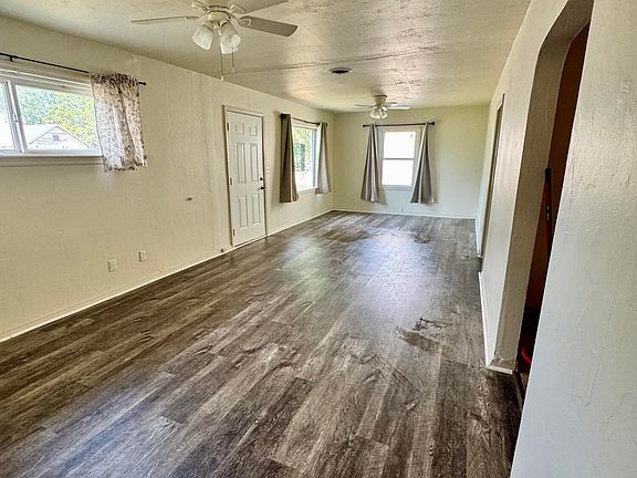 2nd image of 3040 E 9th St
