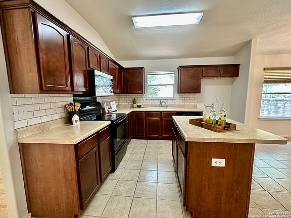 3rd image of 505 PECOS CIR